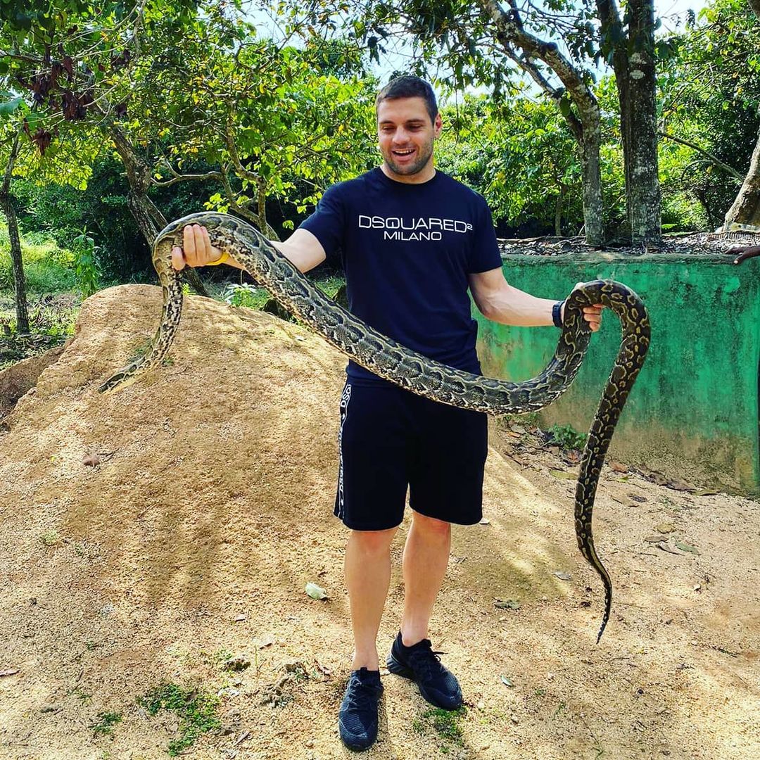 Florin Tănase și Adi Popa, vacanță de vis alături de frumoasele lor iubite în Africa! Fotbalistul plecat cu scandal de la FCSB, poză cu un șarpe uriaș | GALERIE FOTO
