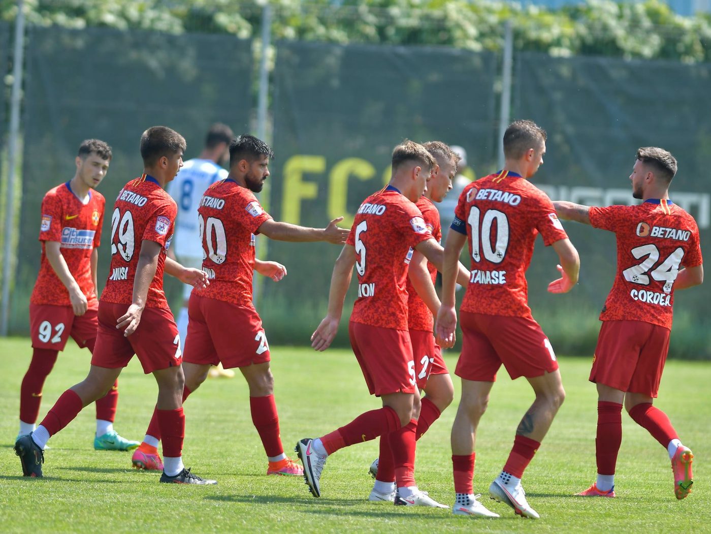 FCSB, victorie la scor în primul amical al verii! Tănase, Vînă și Octavian Popescu au marcat! Când are loc următoarea partidă de verificare | GALERIE FOTO