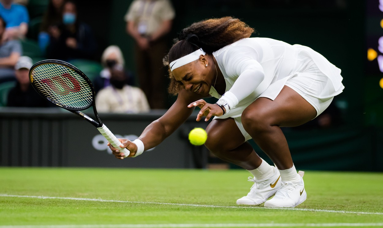 Serena Williams, retragere șoc de la Wimbledon! Americanca s-a prăbușit și a început să plângă. Cum au reacționat spectatorii | FOTO