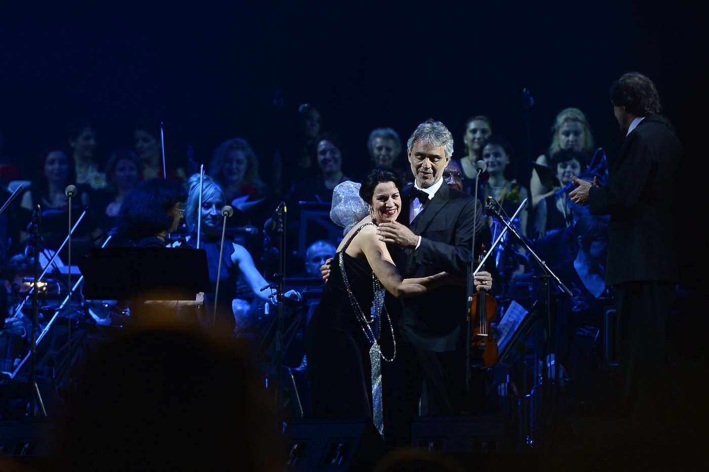 Povestea tragică a lui Andrea Bocelli, cântărețul cu voce de înger care a cântat la ceremonia de deschidere a EURO 2020. A rămas fără vedere în urma unui meci de fotbal | VIDEO