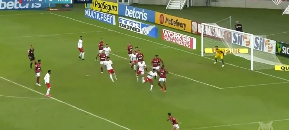 S-a marcat golul anului! Modul uluitor în care a putut să înscrie un fotbalist brazilian | VIDEO