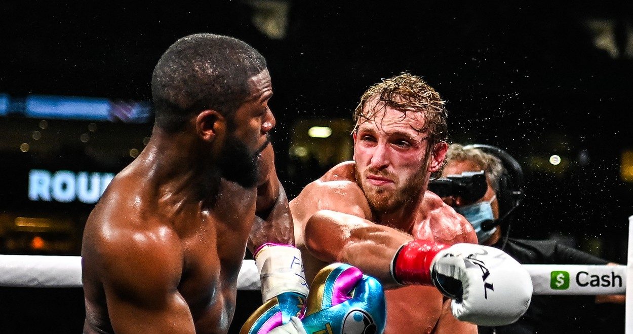 Nici boxul nu mai e ce-a fost! Floyd Mayweather nu l-a putut face KO pe Youtuberul Logan Paul: „A fost mai bun decât mă așteptam!” VIDEO