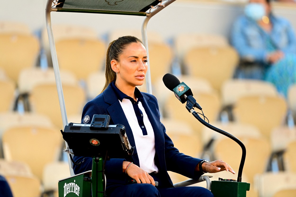 Cine este Marijana Veljovic, arbitra care fură toate privirile la Roland Garros. L-a lăsat fără cuvinte până și pe Roger Federer | GALERIE FOTO