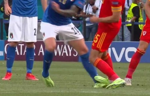 ANALIZĂ MARIUS AVRAM | Care este diferența dintre cartonașul galben și cel roșu la o „talpă” dată adversarului? Tema de discuție la Euro 2020 care generează polemici