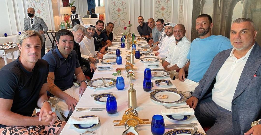 Cosmin Olăroiu, la masă cu „greii” fotbalului mondial! Roberto Carlos a postat o poză cu antrenorul român
