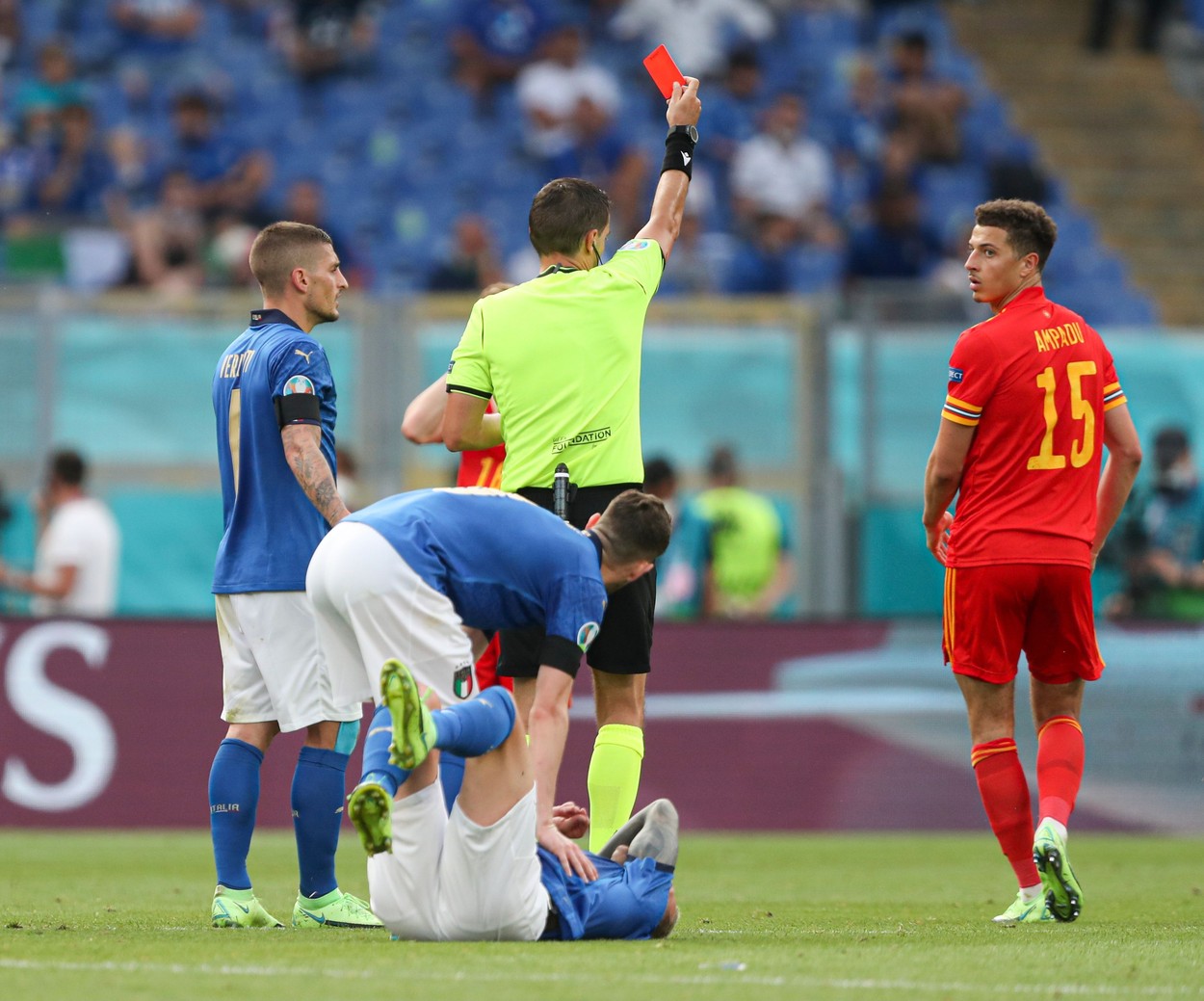 Ovidiu Hațegan, apărat de un fost arbitru din Premier League după „roșul” arătat în Italia – Țara Galilor: „Astfel de faulturi trebuie sancționate!”