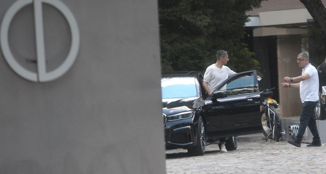 Răzvan Lucescu, generos! După ce a servit masa într-un restaurant de fițe, antrenorul lui PAOK Salonic i-a oferit o sumă consistentă celui care i-a parcat mașina | FOTO&VIDEO EXCLUSIV