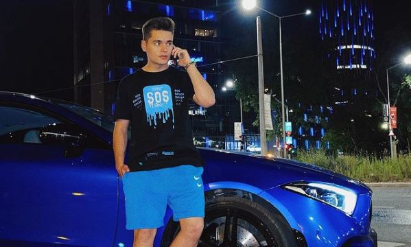 Iar a pățit-o Selly! „Regele” online-ului românesc, fără numerele de la bolidul său după ce i-au fost furate: „Sun la poliție!”
