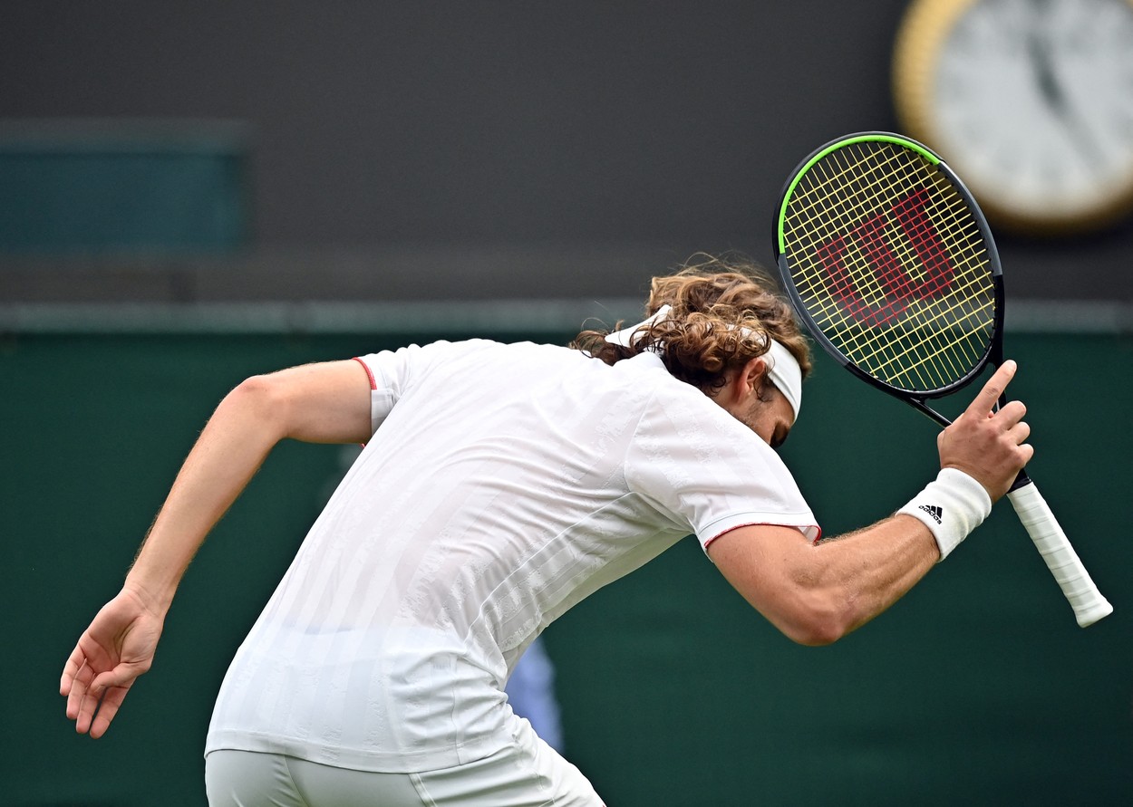 Surpriză de proporții în prima zi la Wimbledon! Al treilea favorit al competiției, eliminat în minimum de seturi