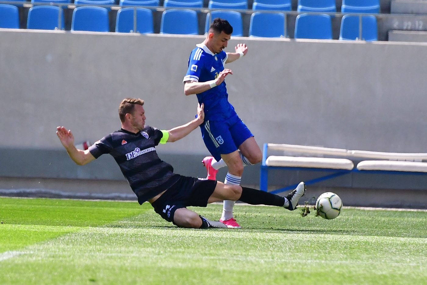 Plecare de la FC U Craiova 1948. Mijlocașul Marian Stoenac se desparte de formația din Bănie, după ce nu a mai fost dorit de Adrian Mutu