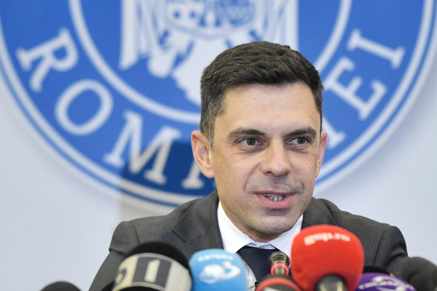 CSM București – Rapid, azi la ora 17.30 | Ce spune ministrul Eduard Novak despre străinele din cele două loturi? „Este anormal să plătim jucătoare franceze de trei ori salariul din țara lor” | VIDEO EXCLUSIV