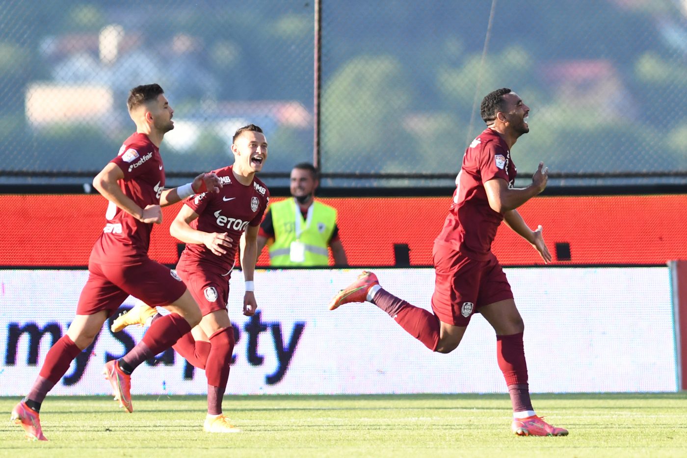 „Jucătorii CFR-ului privesc jocul cu superioritate!”. Dinu Gheorghe, despre adversara campioanei României din turul 2 preliminar UCL | EXCLUSIV ProSport Live