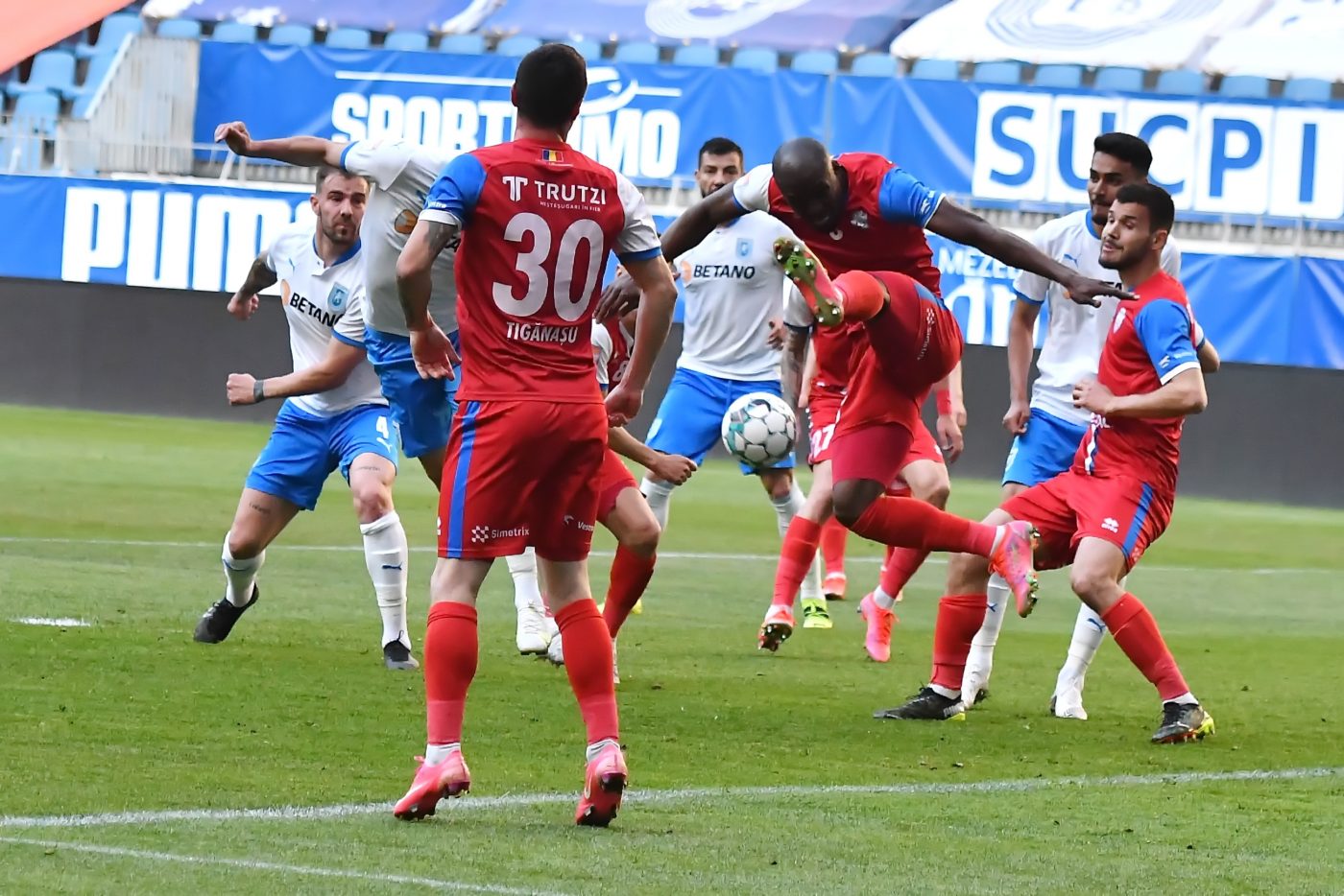 FC Botoșani continuă să o întărească pe CFR Cluj! Campioana României a cumpărat un fundaș dorit și de FCSB