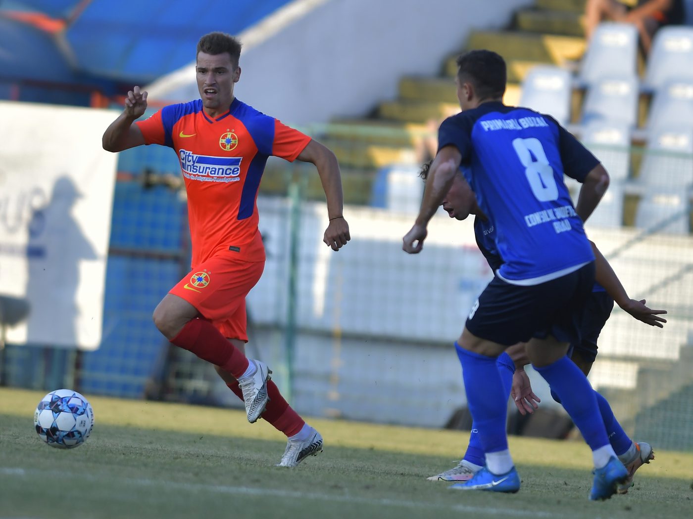 Darius Olaru s-a accidentat în amicalul Gloria Buzău – FCSB! Mijlocașul, noi probleme la umăr