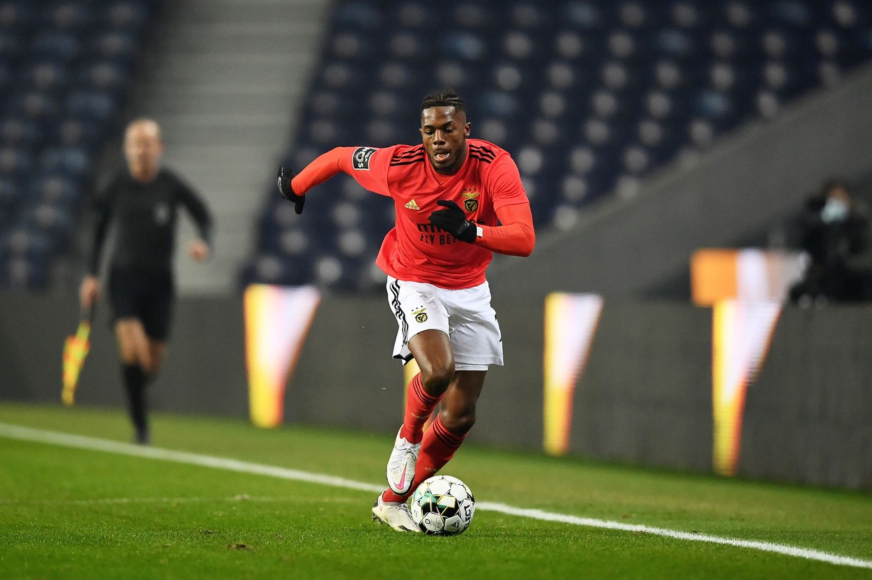 Nuno Tavares a zburat la Londra pentru a finaliza mutarea de 8 milioane ...