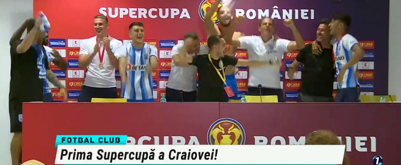 Ouzounidis, luat pe sus de jucători la conferința de presă! Explicațiile antrenorului după Supercupa câștigată de Universitatea Craiova + Răspuns surprinzător când a fost întrebat de transferuri