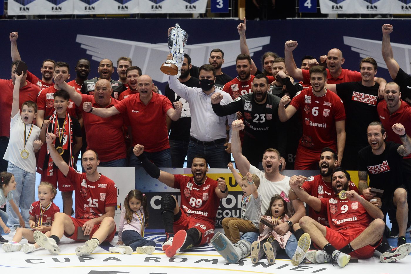 Dinamo București își află vineri, după ora 12:00, adversarele din Liga Campionilor la handbal. Cum poate arăta cea mai fascinantă grupă din istorie pentru o campioană a României