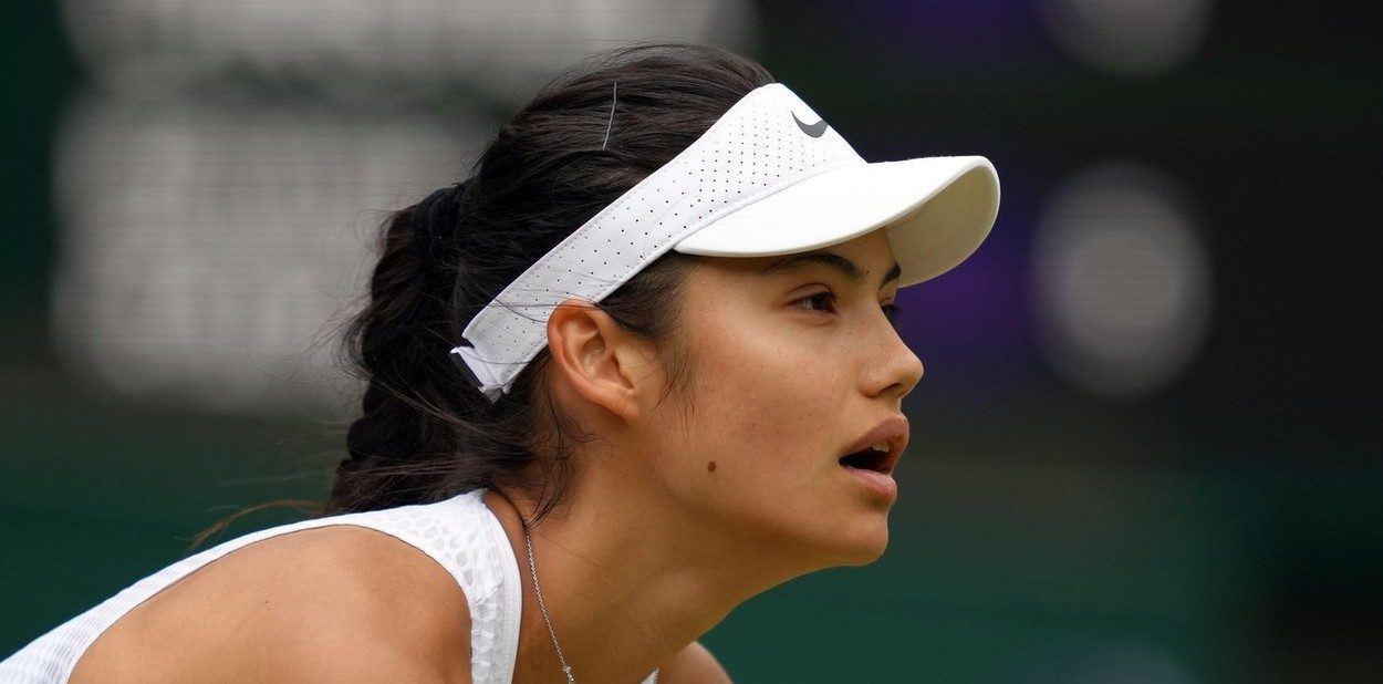 Emma Răducanu, apariția care a uimit pe toată lumea după eliminarea de la Wimbledon! Cu tricoul cărei naționale de fotbal s-a îmbrăcat | GALERIE FOTO
