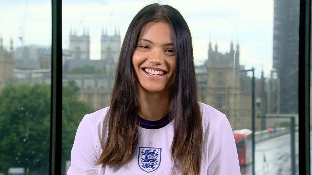 Ce vrăji a mai făcut Emma Răducanu. Britanica de origine română a prezis scorul corect al semifinalei Anglia – Danemarca de la Euro 2020 | VIDEO