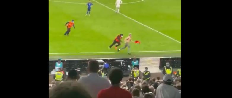 Incident în finala EURO 2020! Un fan a intrat pe teren și a făcut un sprint printre fotbaliști. Cum au reacționat englezii și italienii | VIDEO