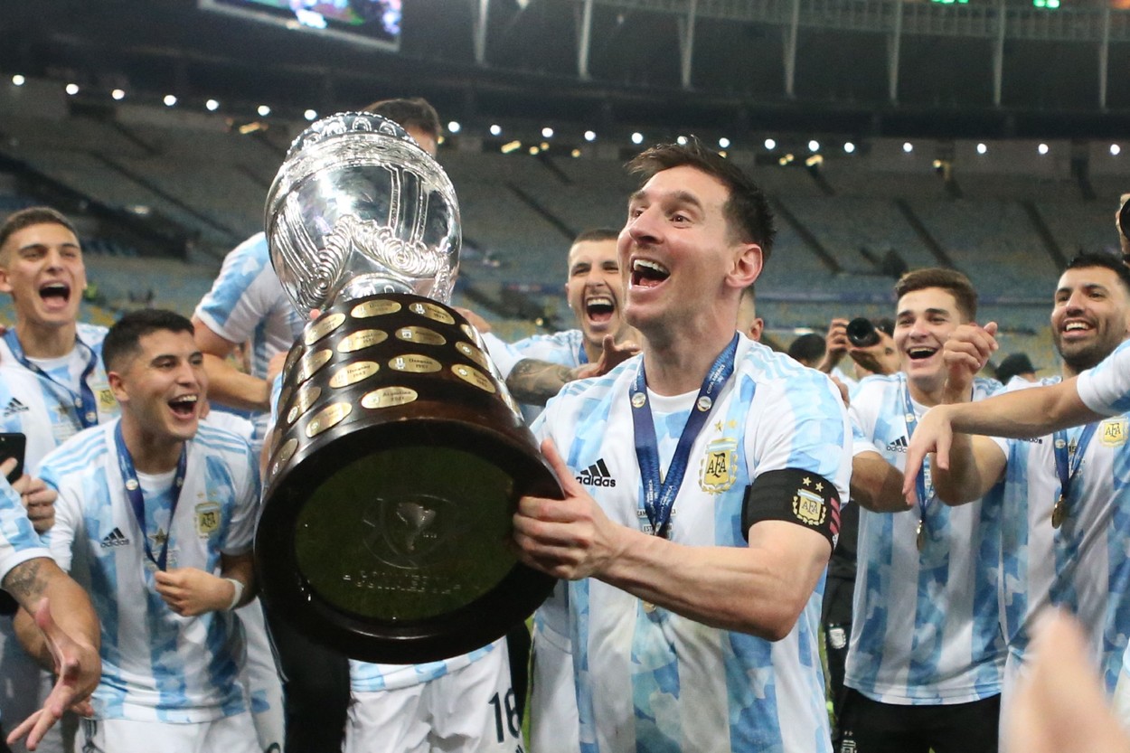 Fanatismul suporterilor argentinieni nu are limite atunci când este vorba despre idolul național Leo Messi: ce se întâmplă cu abțibildurile cu decarul „pumelor” și cât costă pe piața neagră! | FOTO