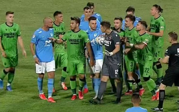 Gabriel Tamaș și Mihai Eșanu au sărit la bătaie în Dinamo – FC Voluntari, după o fază bizară | FOTO