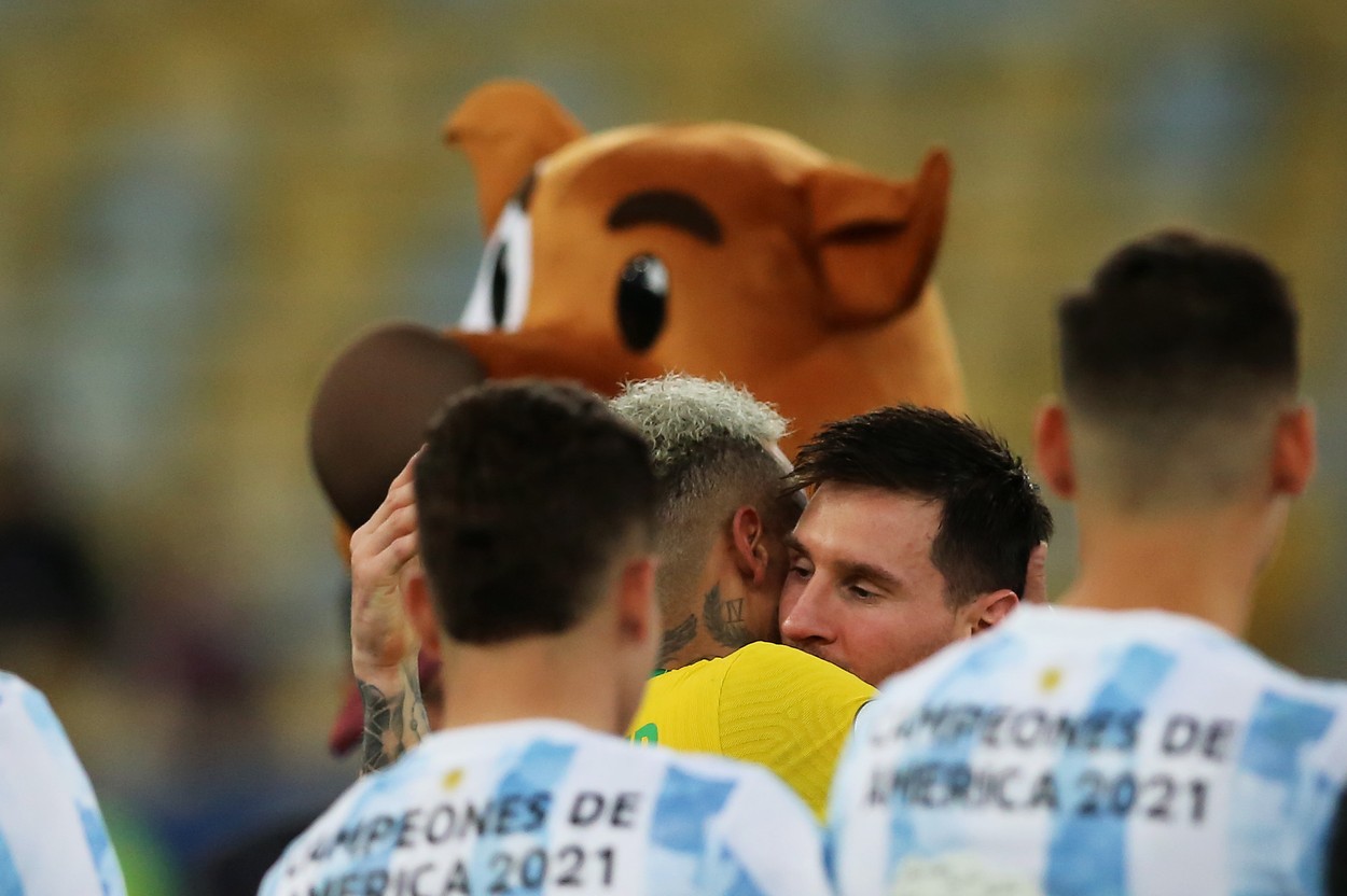 Cel mai frumos moment al finalei Copa America: brazilianul Neymar l-a felicitat pe Leo Messi într-o imagine care va rămâne în istoria fotbalului!