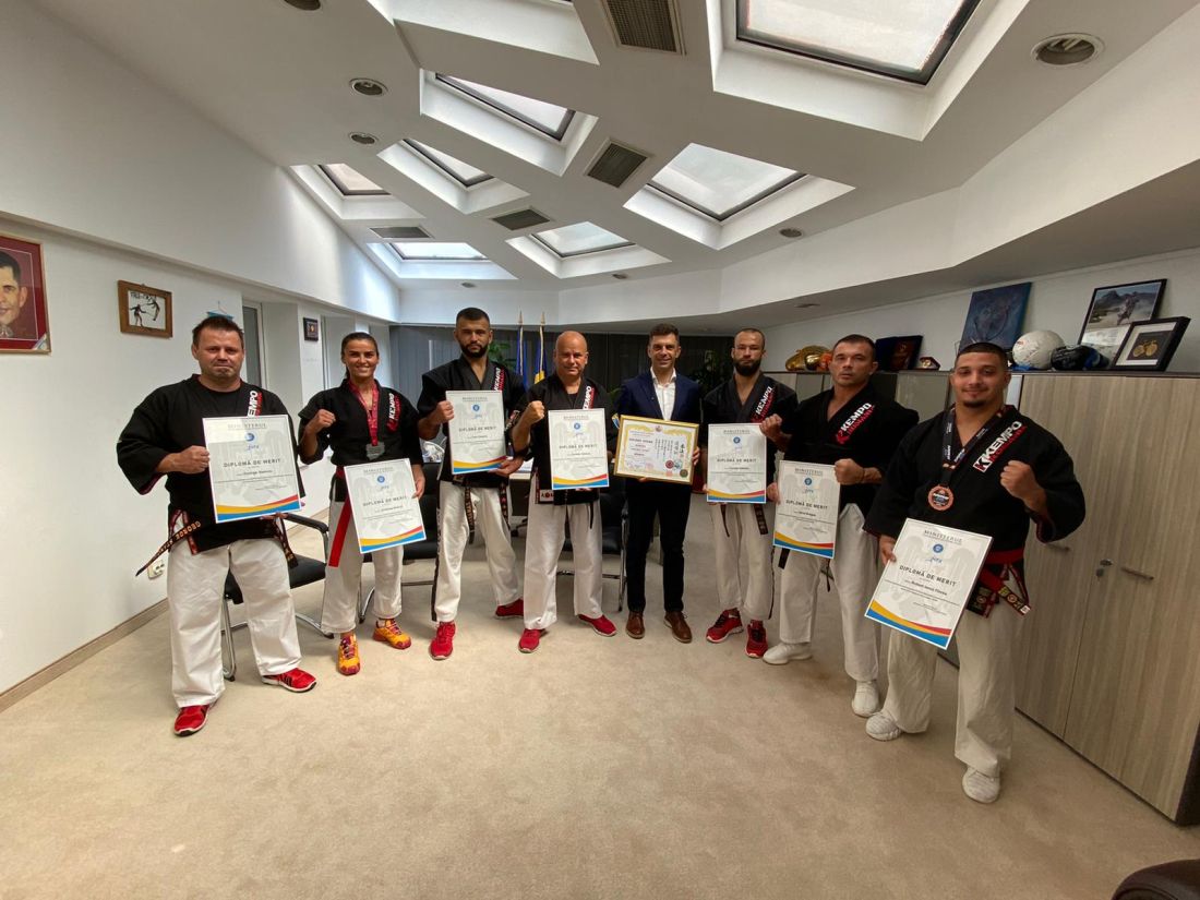 Ce cadou a primit ministrul Eduard Novak din partea Federației Române de Kempo! „Un dar plin de semnificații” + Yamato Zaharia, titlul de Maestru Emerit al Sportului