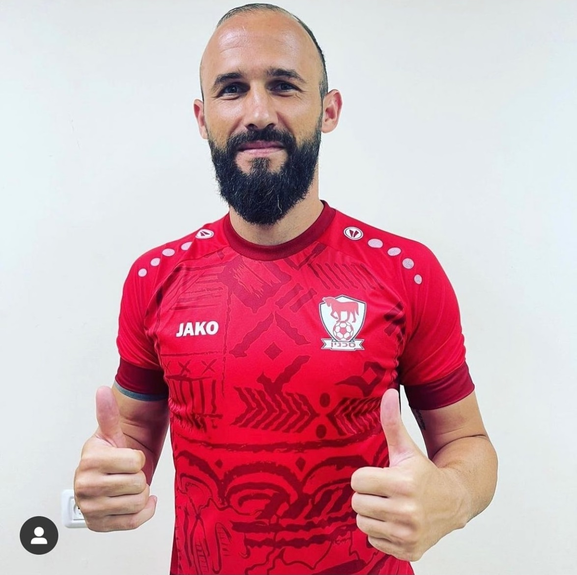 Ante Puljic s-a pozat în tricoul noii sale formații. Un fost idol din „Ștefan cel Mare” l-a tachinat: „Bravo, tataie!”
