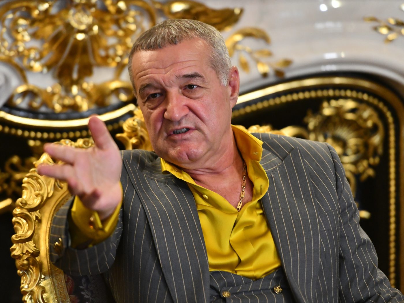 Ce țepe și-a luat unul dintre patronii din Superliga! Unui fotbalist i-a adus soția profesoară în oraș ca să aibă grijă de el, iar pentru altul a refuzat 700.000 de euro de la Gigi Becali: clubul s-a ales cu praful de pe tobă pentru amândoi!