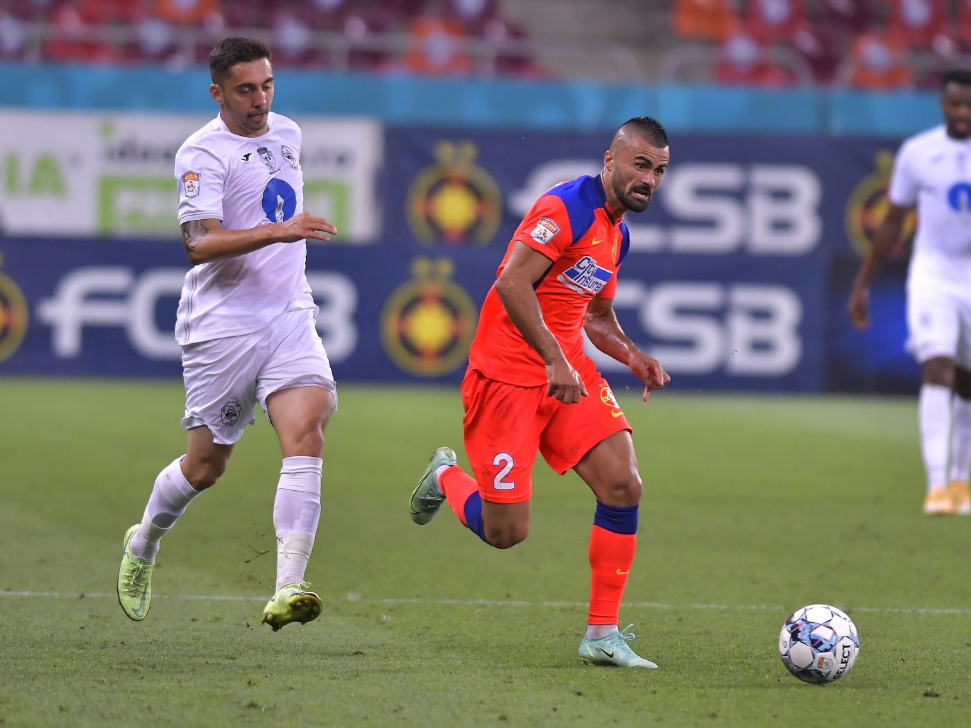 Un antrenor din Liga 1 îl critică pe Valentin Crețu. „Ai grijă la centrări, te-ai încălțat invers, că mingea e prin spatele porții” | FOTO