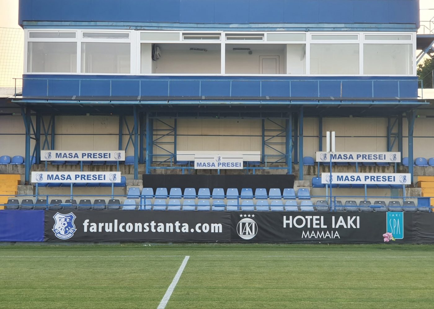 Momente șocante înainte de Farul Constanța – Dinamo! Personalul medical, amenințat cu un cuțit de un oficial al echipei lui Gică Hagi + Reacția gazdelor