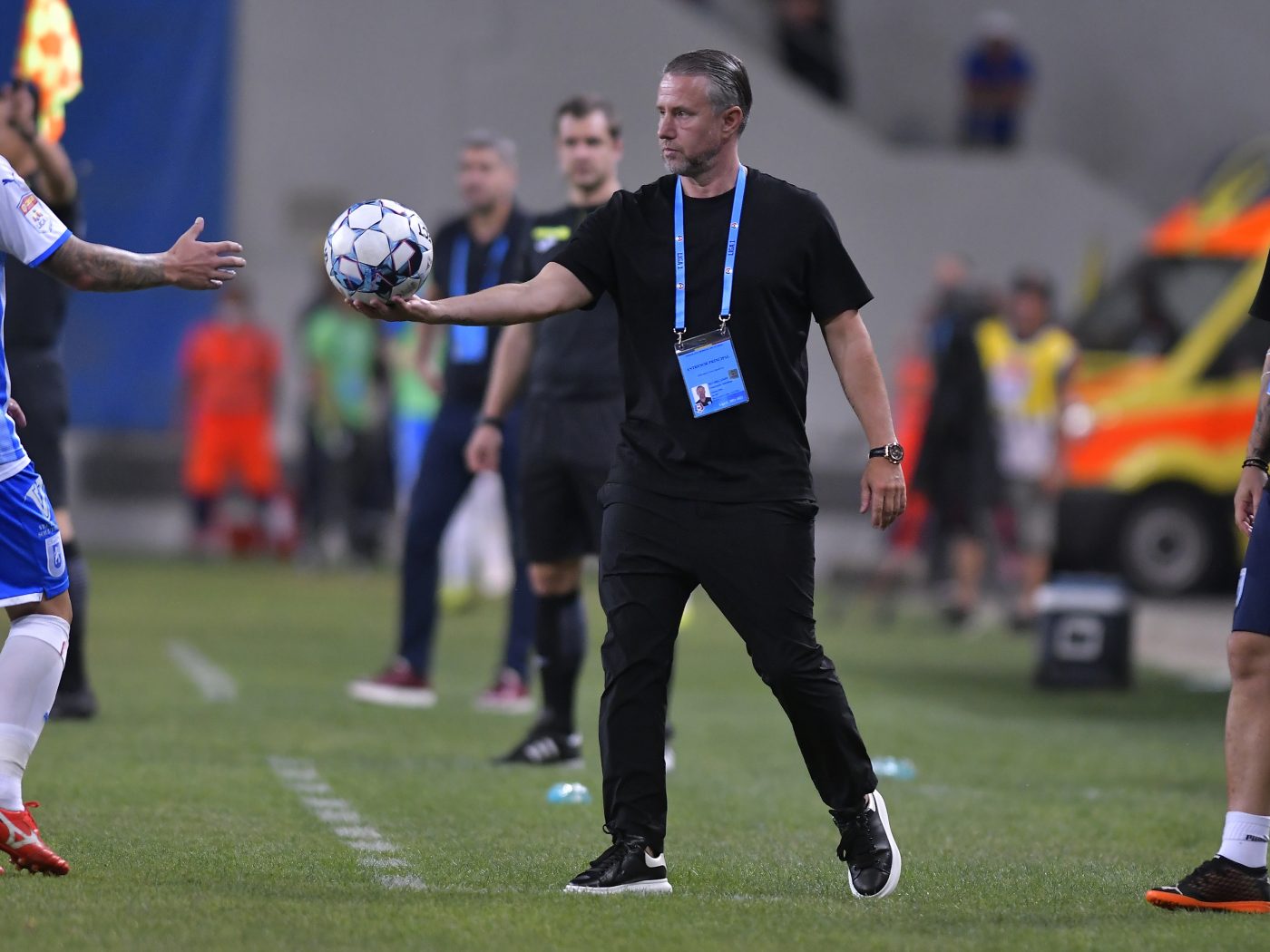 Laurențiu Reghecampf, reacție după prima victorie obținută pe banca Universității Craiova: „Puteam marca mai mult. Trebuia să câștigăm”. Ce spune despre jucătorii săi