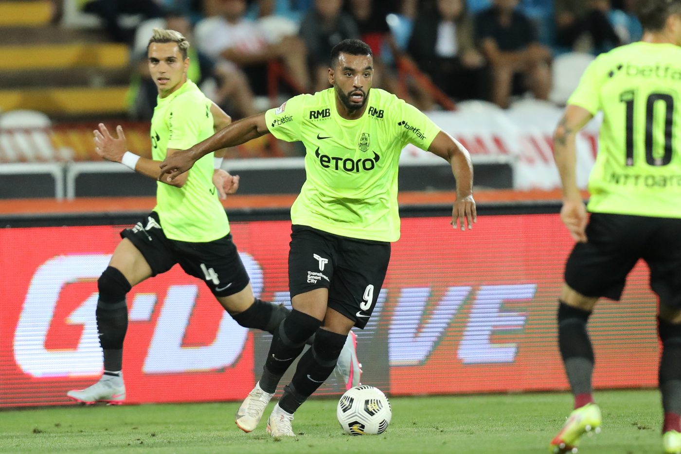 Motivul pentru care CFR Cluj nu face față în cupele europene. „O echipă stoarsă de Dan Petrescu!” Doi titulari, criticați dur. „Nu mai pot!”