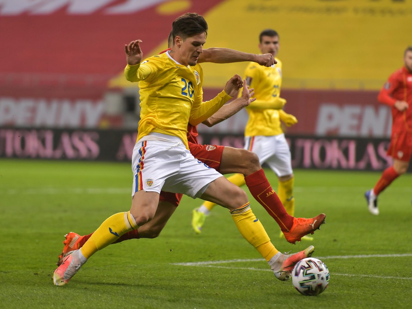 Dennis Man, apărat după ce a fost criticat pentru declarațiile făcute: „Să asculte numai manele și să dea gol în fiecare meci!” | EXCLUSIV ProSport Live