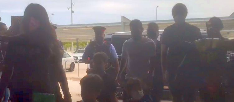 Isteria provocată de transferul lui Lionel Messi la PSG! Primele imagini de la plecarea starului argentinian din Barcelona | VIDEO