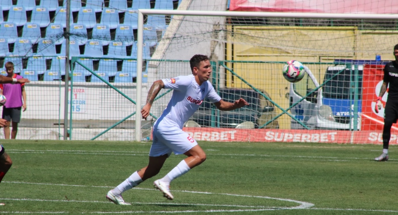 A jucat contra lui Messi, iar acum vrea să facă furori în România. Jhon Steven Mondragon, fundașul de la FC Buzău: „Există șansa să am un an bun aici”