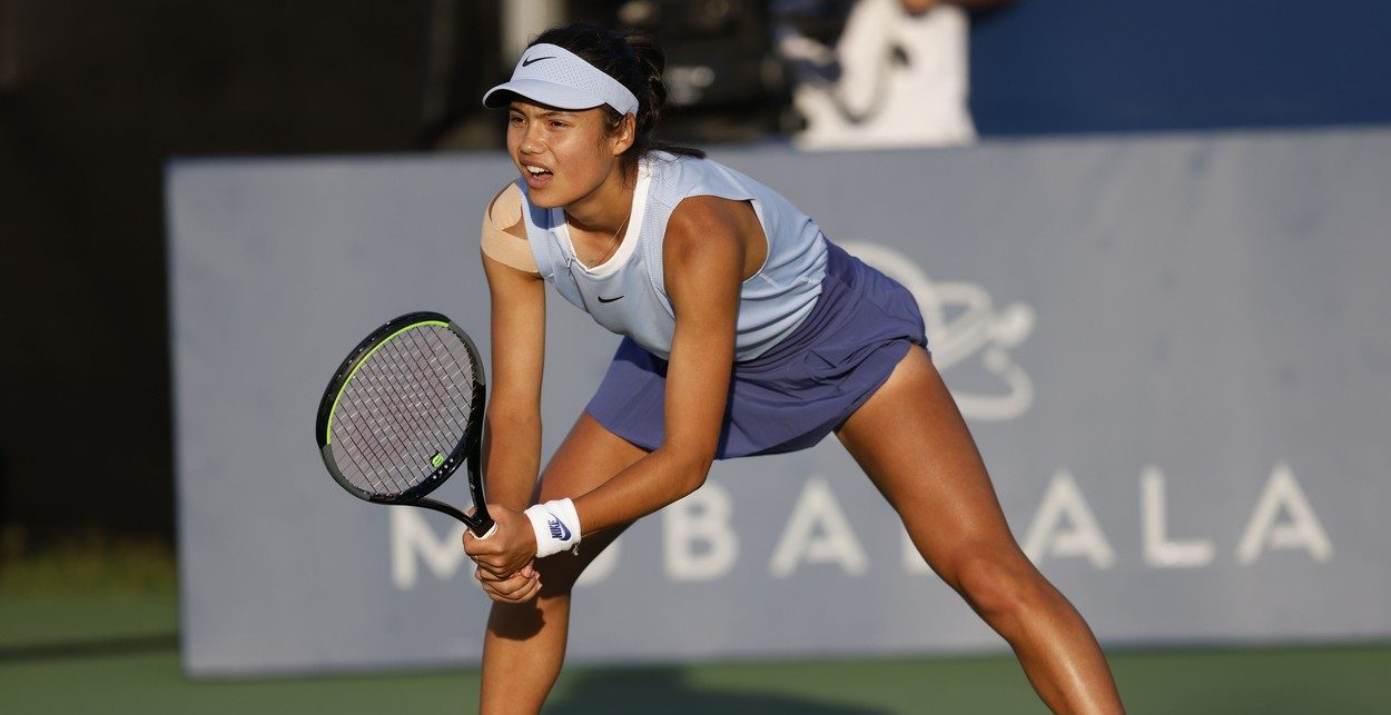 Emma Răducanu uimește din nou! Calificare în prima finală WTA a carierei pentru britanica de origine română