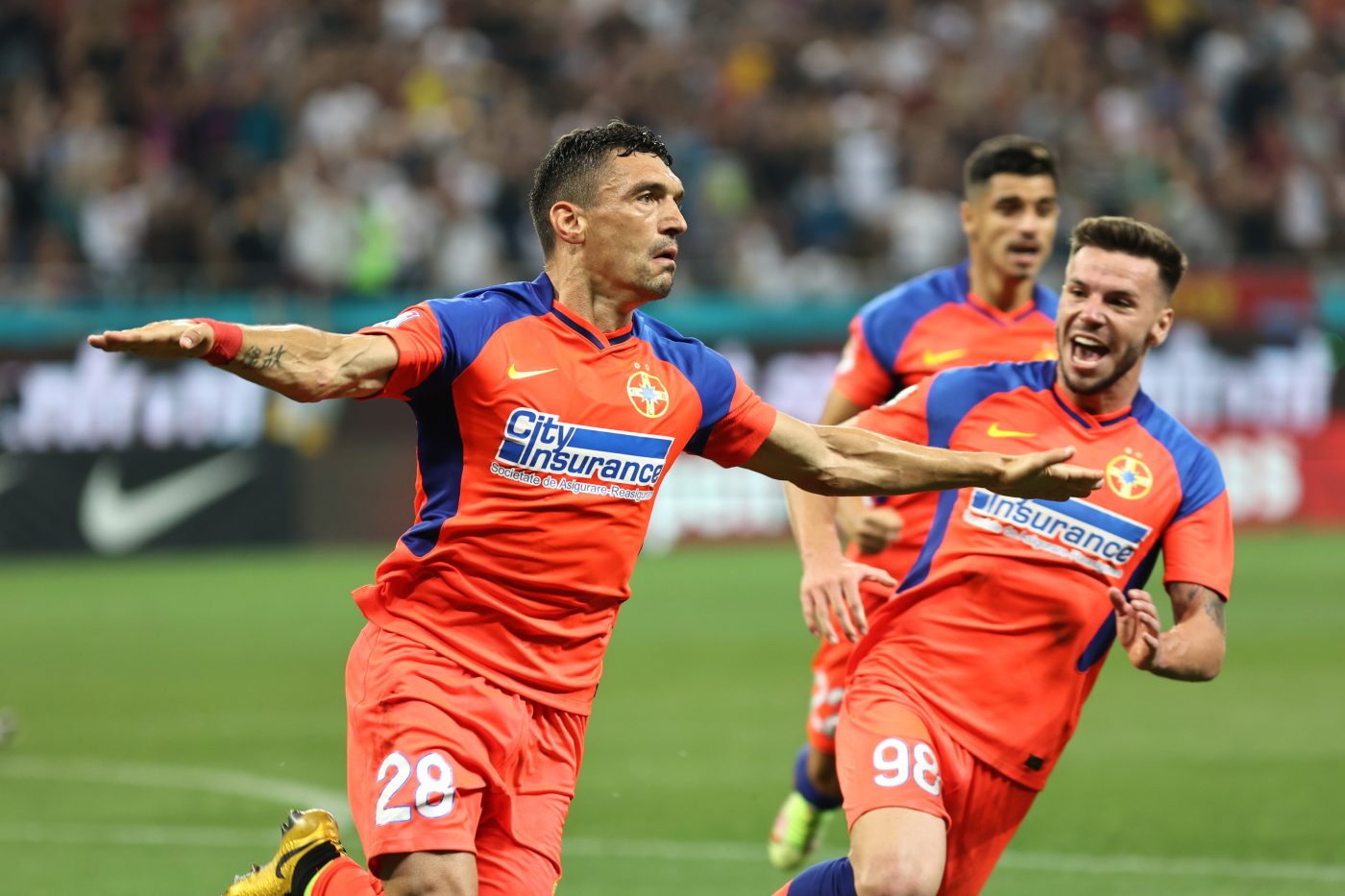 Spectacol pe Arena Națională! FCSB a umilit-o pe Dinamo în prima repriză: Keșeru, gol senzațional la revenire. Octavian Popescu, Paulo Vinicius și Andrei Cordea au înscris și ei