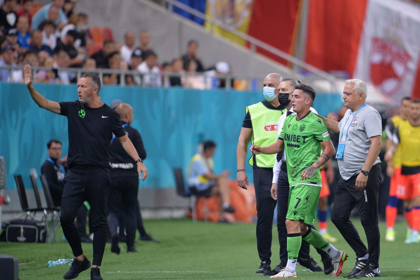 Greșeală gravă de arbitraj a lui Istvan Kovacs! Steliano Filip a fost eliminat prea ușor. Scandal între jucătorii celor două echipe