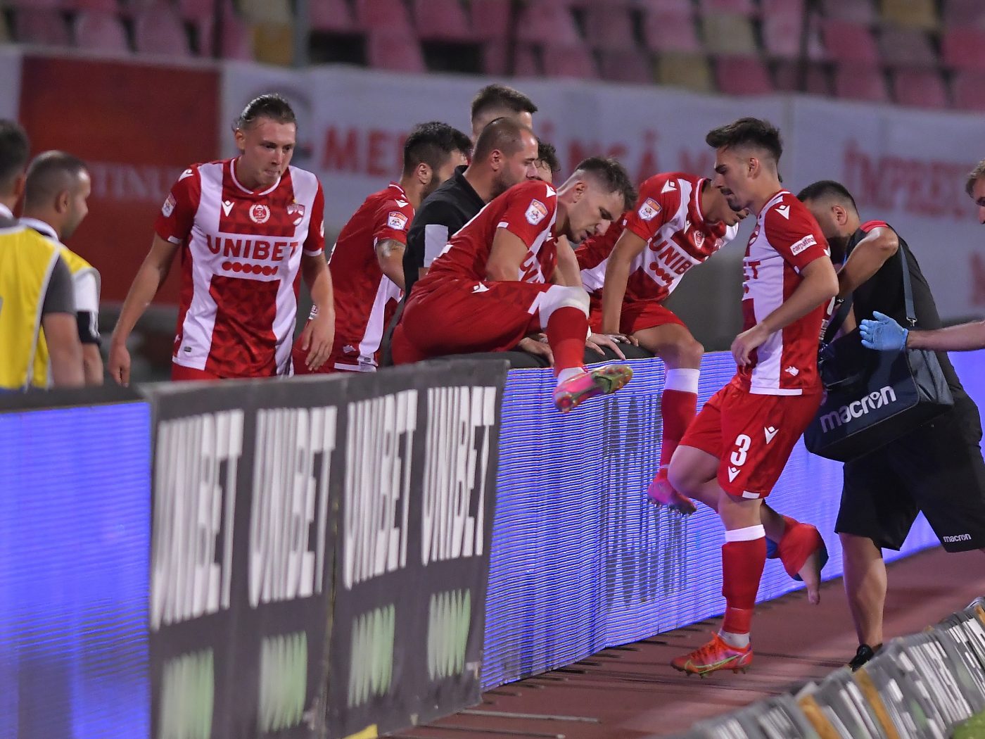 Schimbarea care o poate salva pe Dinamo de la retrogradare. „E capabil să facă asta!”