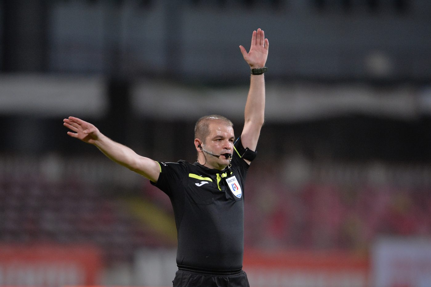 Inamicul oltenilor, delegat la Universitatea Craiova – Dinamo. „Centralul” era desființat de Sorin Cârțu. „O luăm razna! Ai venit să plătești niște datorii?”