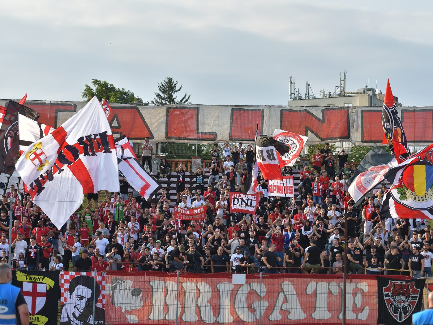 Noi detalii despre conflictul dintre Dănuț Lupu și fani: „A încercat să lovească un suporter!”. Acuzat că a favorizat angajarea unui antrenor șpăgar la Clubul Sportiv Dinamo