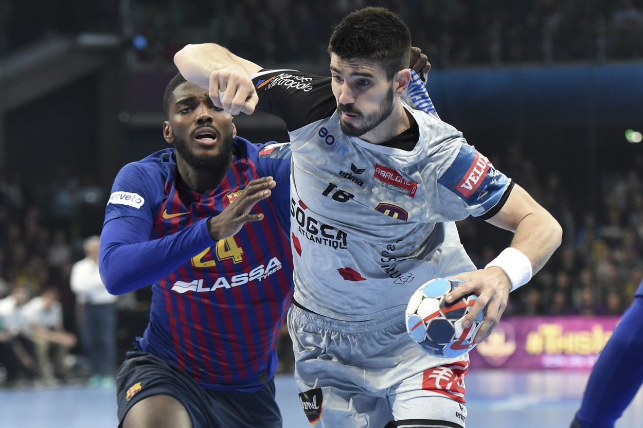 Dinamo încearcă să dea lovitura pe piața transferurilor, după succesul din Liga Campionilor. Este multiplu medaliat cu naționala Spaniei