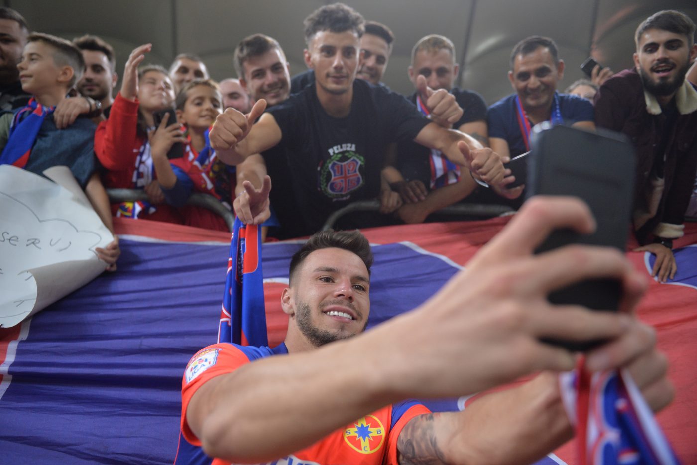 Andrei Cordea s-a plâns de fanii lui FCSB chiar liderului galeriei: „Mi-a zis că sunt unii pe la tribuna a doua care îl înjură!”. Ce i-a cerut Gheorghe Mustață fotbalistului să facă | VIDEO EXCLUSIV ProSport Live