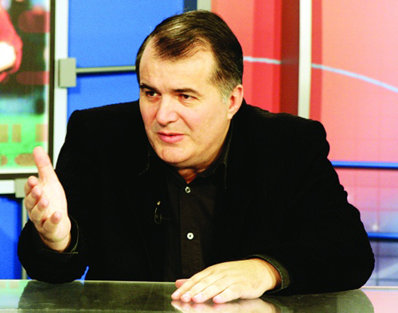 Florin Călinescu, „spumos” la microfonul de comentator, la FCSB – Academica. „Ăștia de la FCSB joacă cu scandalul pe piept?”, „La ce coafor se duc băieții ăștia?”