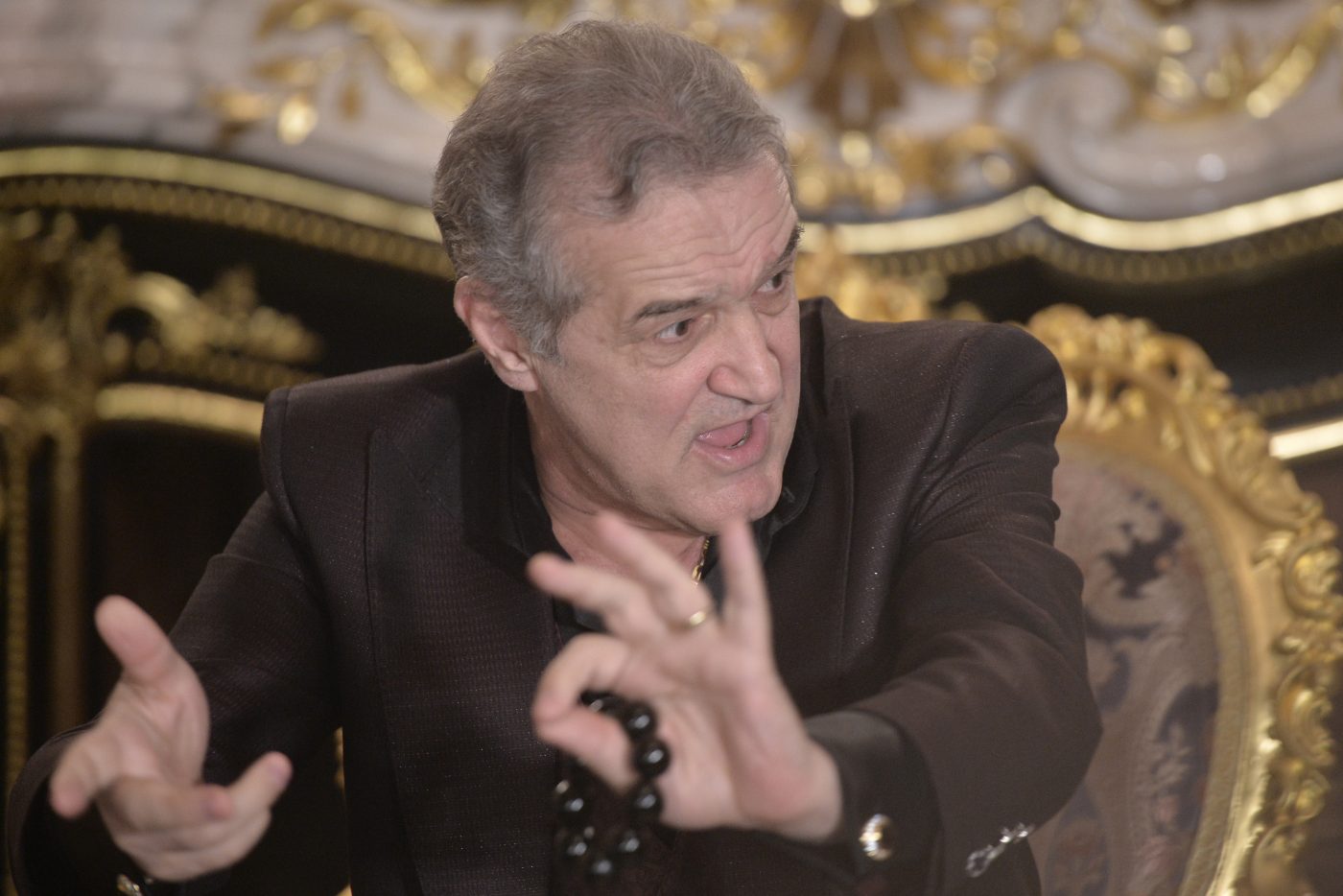 Gigi Becali a făcut scandal după meciul cu CS Hunedoara din Cupa României! Patronul vrea să dea afară un jucător de la FCSB