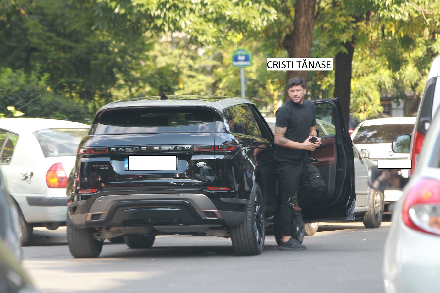 Cristi Tănase, momente de relaxare alături de superba sa iubită! Cum a fost surprins fotbalistul alături de partenera brunetă | FOTO & VIDEO EXCLUSIV