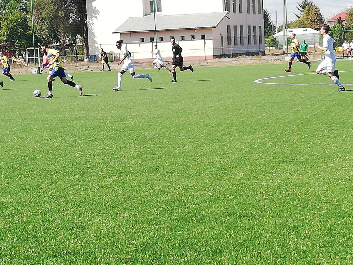 Scandalul pariurilor e istorie! Unul dintre arbitri deghizați, ras în cap și cu barbă, e lăsat acum de FRF să conducă meciuri! Suma incredibilă plătită | FOTO EXCLUSIV