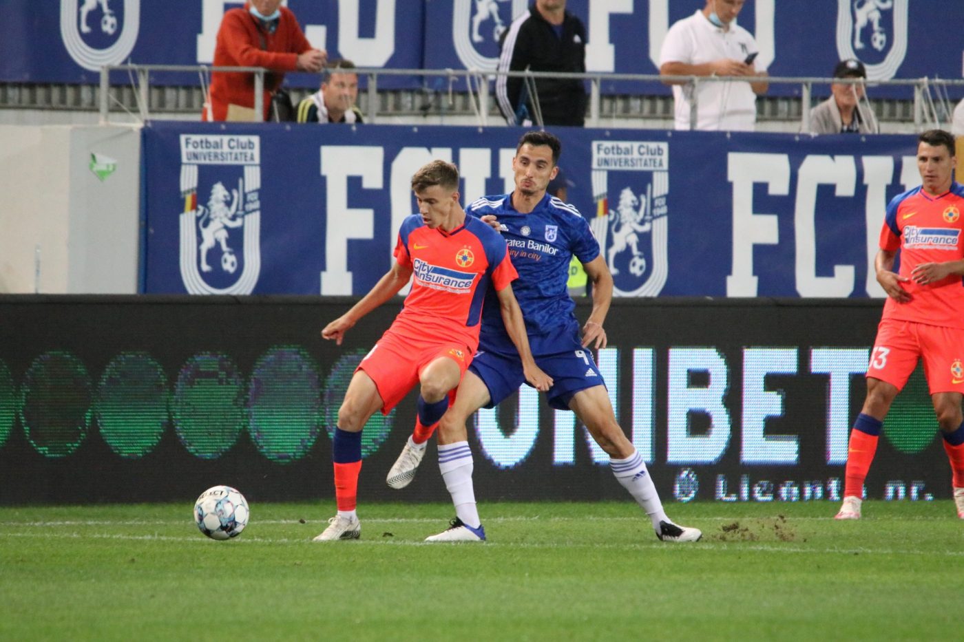 FCU Craiova – FCSB 0-1, Live Video Online. Bucureștenii deschid scorul prin Claudiu Keșeru, care a marcat din lovitură de la 11 metri! Sorin Mogoșanu, la un pas să apere execuția